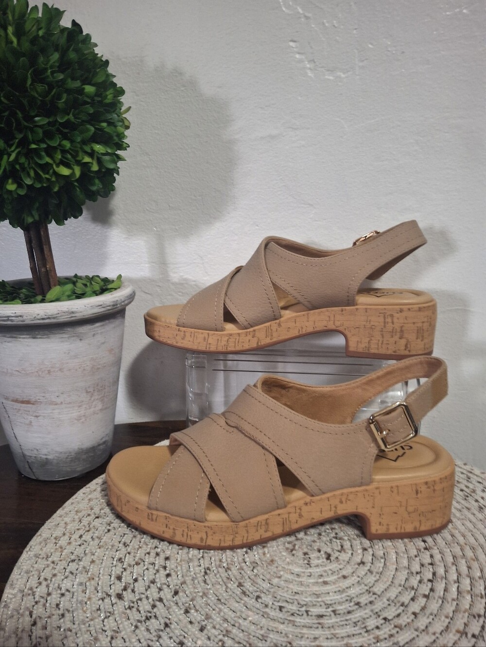Cliffs by WHITE MOUNTAIN Tan Cork-Platform Crossover Sandals Size 8.